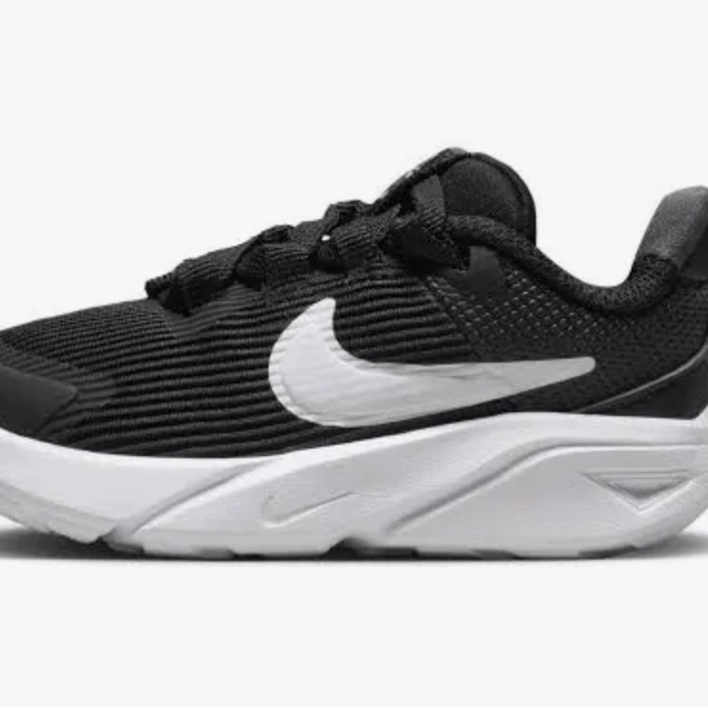Nike Black and White “Star Runners “ 4 NN size 8c ( Toddler )